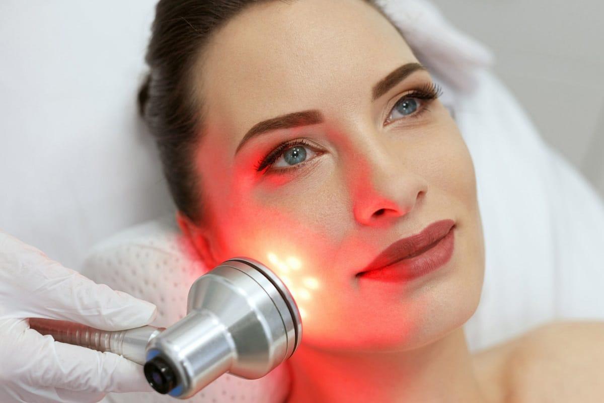 src=http___www.mybeautygym.com_wp-content_uploads_2019_09_Benefits-Of-Red-Light-Therapy-For-Wrinkles.jpg&refer=http___www.mybeautygym.jpg